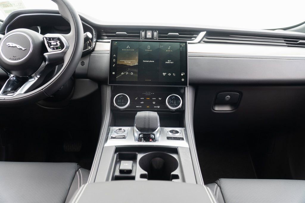 Used 2025 Jaguar F-PACE R-Dynamic S AWD/4WD image 15