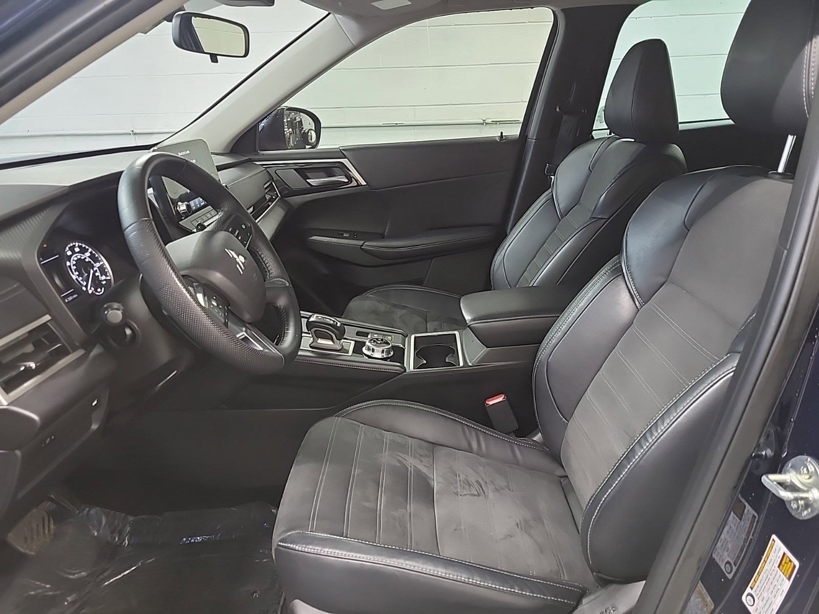 Used 2023 Mitsubishi Outlander SE Black Edition image 10