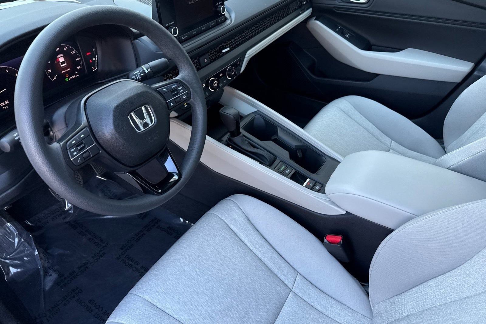 Certified 2025 Honda Accord SE image 4