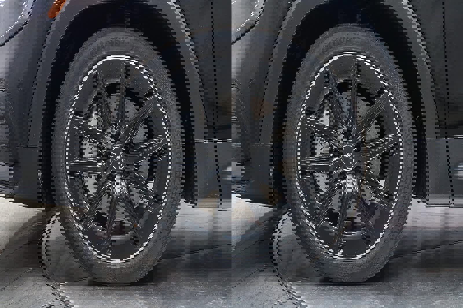 New 2025 Mercedes-Benz GLB 35 AMG 4MATIC image 12