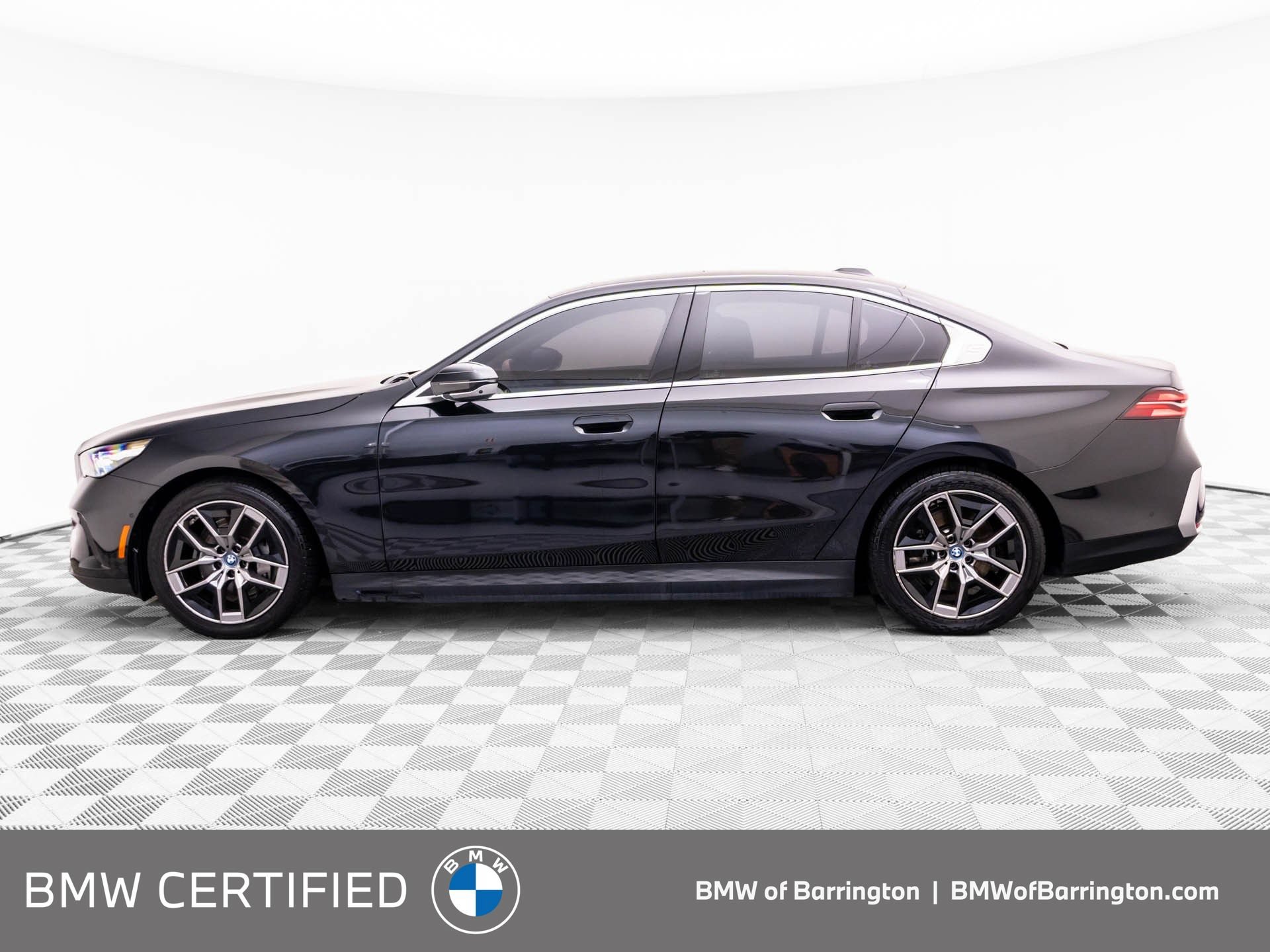 Certified 2024 BMW i5 eDrive40i w/ Premium Package RWD image 2
