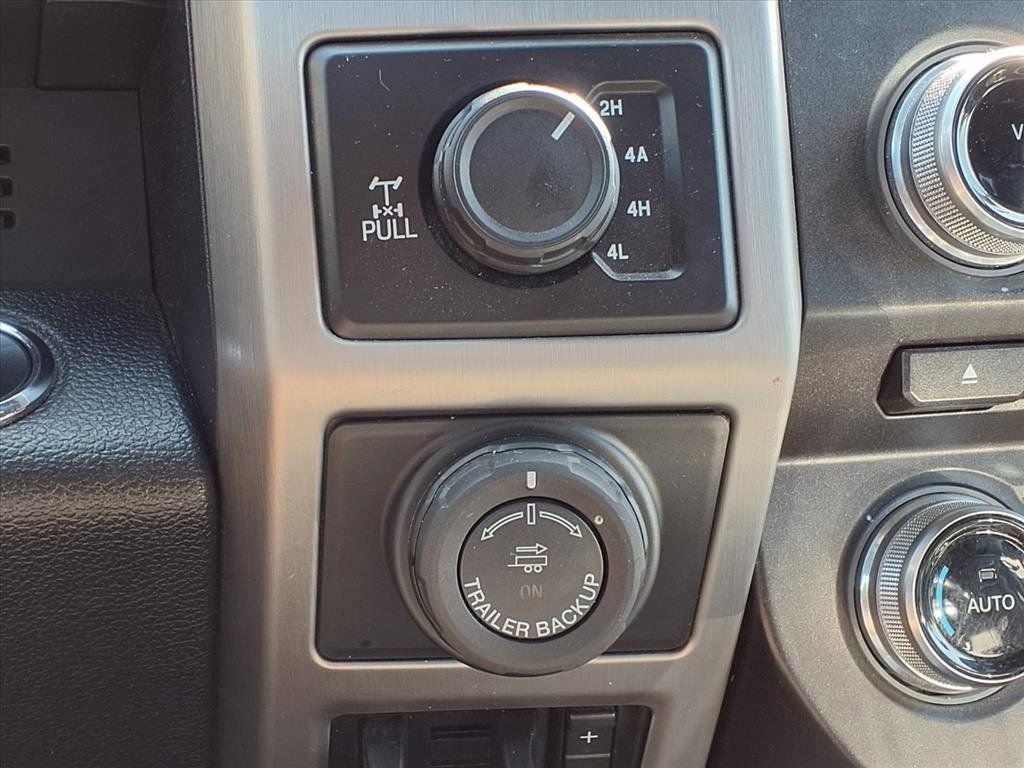 Used 2017 Ford F150 Platinum w/ Equipment Group 701A Luxury AWD/4WD image 13