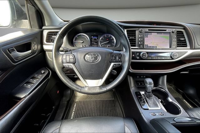 Used 2018 Toyota Highlander Limited Platinum AWD/4WD image 10