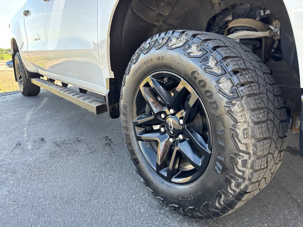 Used 2024 Chevrolet Silverado 1500 Custom Trail Boss w/ LPO, Dark Essentials Package AWD/4WD image 8