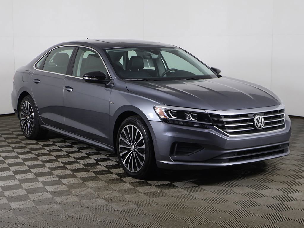 Used 2022 Volkswagen Passat 2.0T FWD image 2