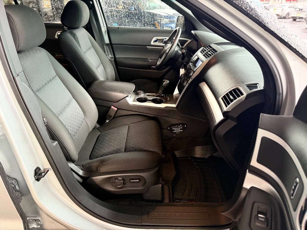 Used 2015 Ford Explorer XLT AWD/4WD image 33