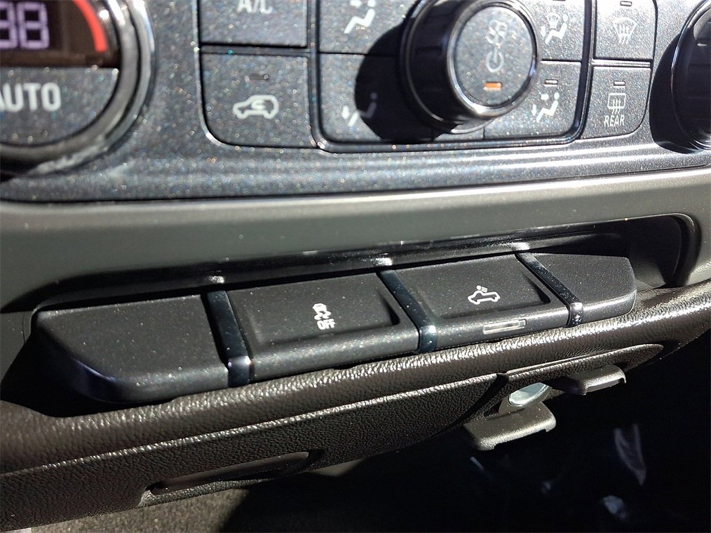 Used 2018 Chevrolet Silverado 1500 LT w/ All Star Edition image 24