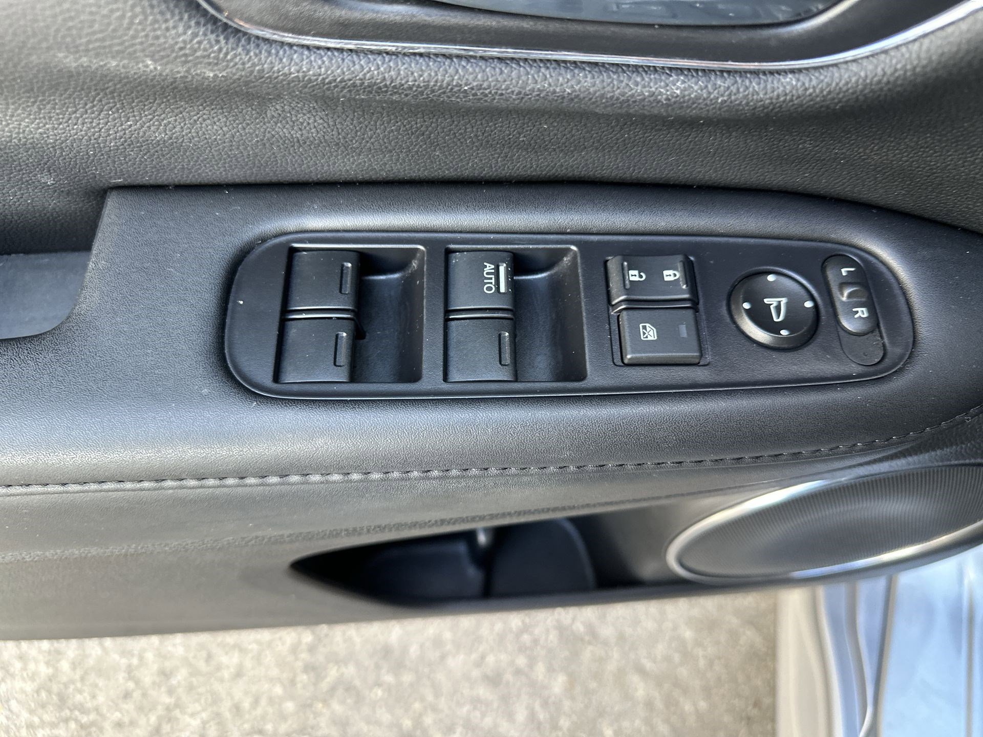 Used 2020 Honda HR-V Touring image 15