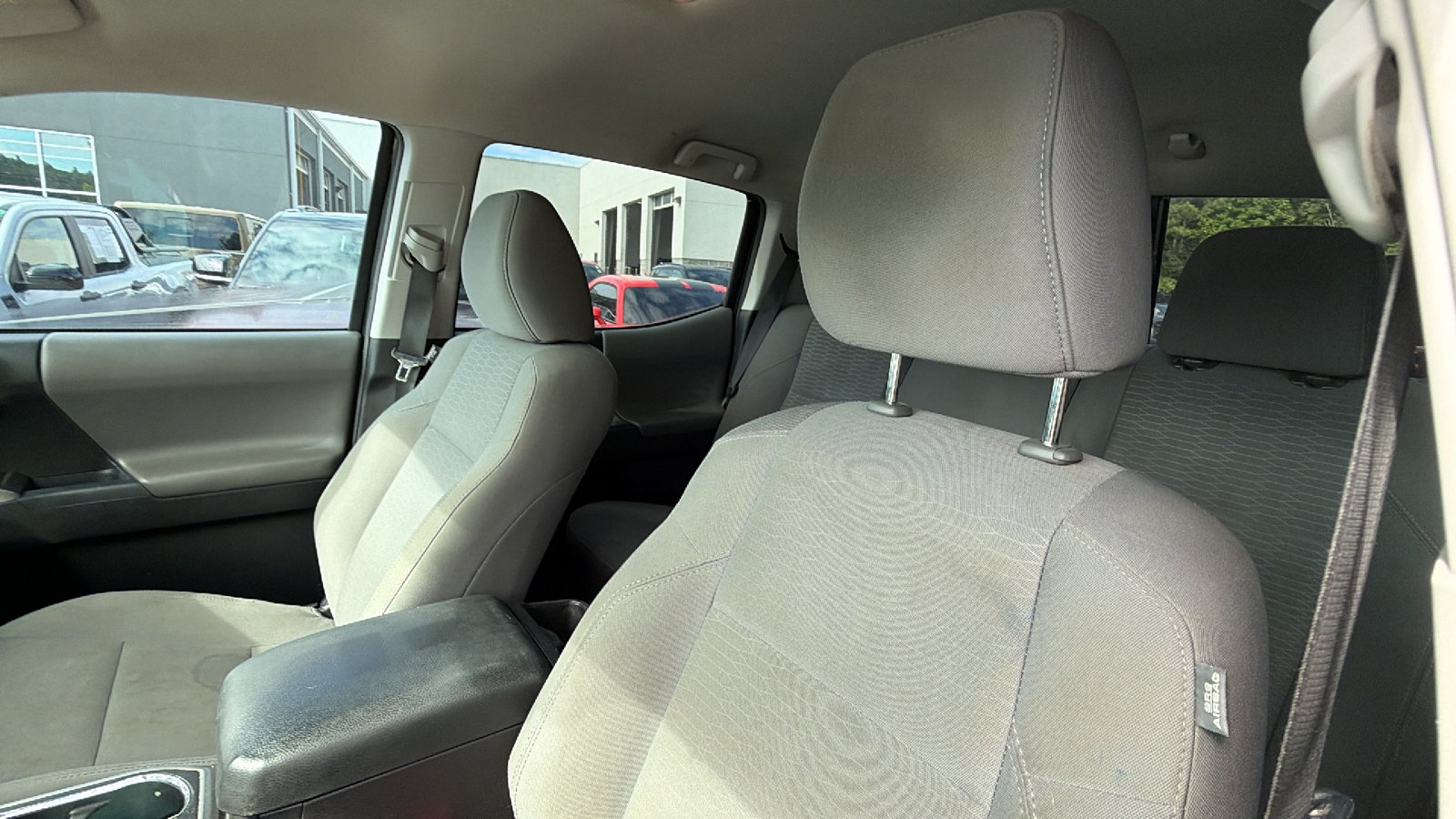 Used 2016 Toyota Tacoma SR5 RWD image 16