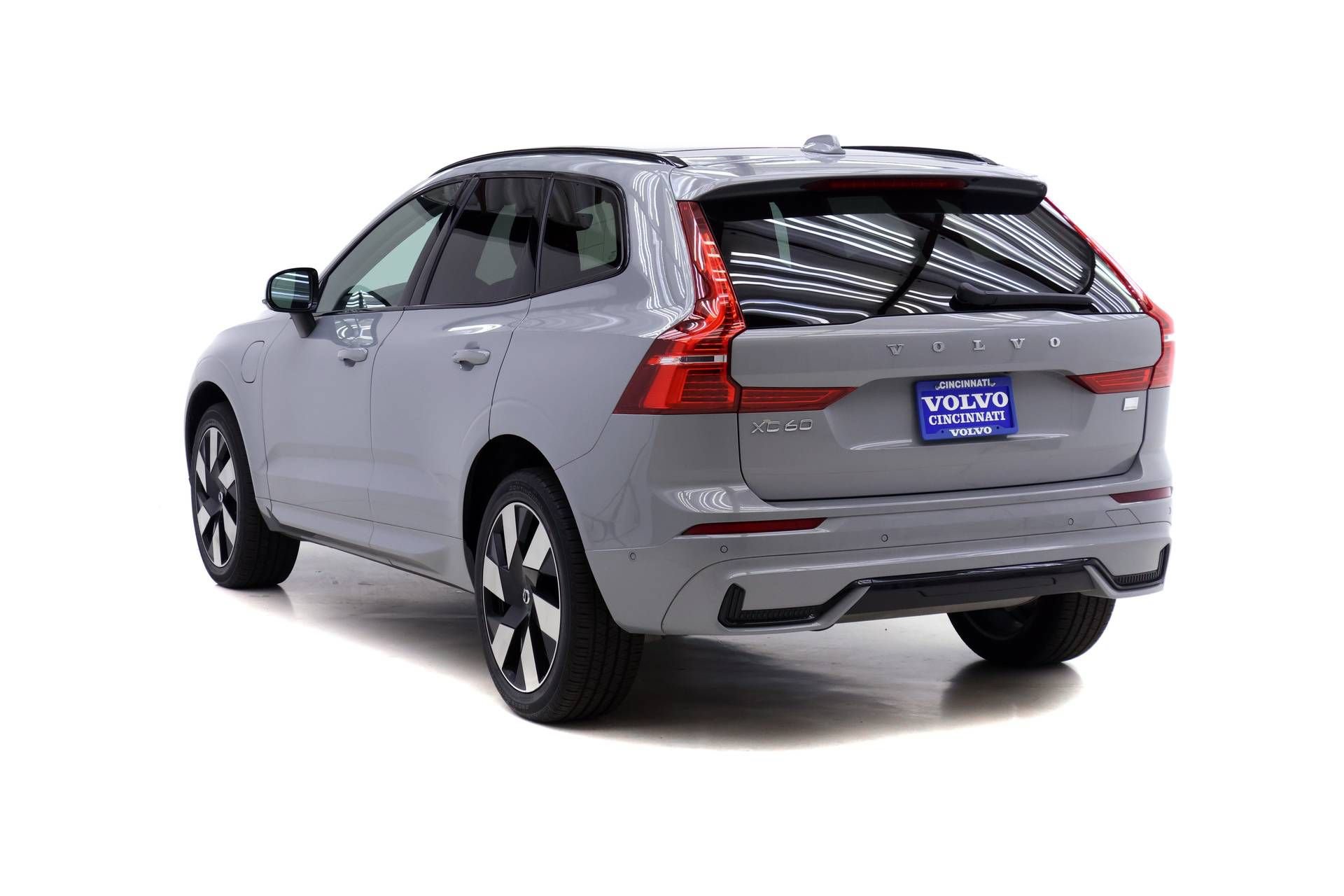 Certified 2024 Volvo XC60 T8 Plus w/ Climate Package AWD/4WD image 5