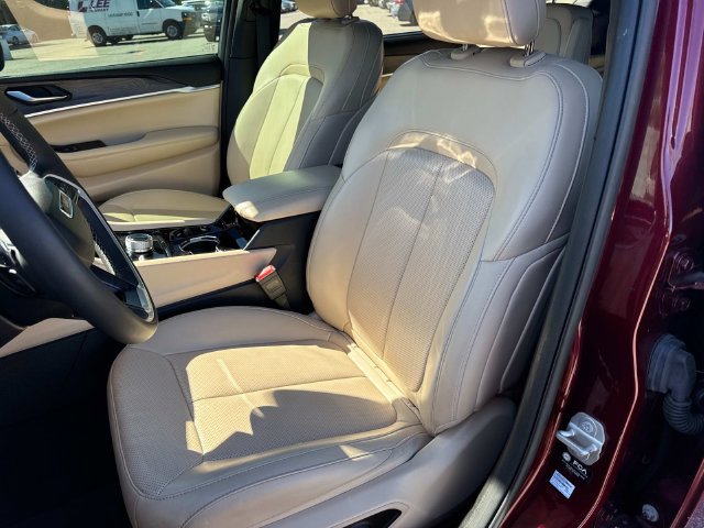 Used 2023 Jeep Grand Cherokee L Limited w/ Luxury Tech Group II AWD/4WD image 32