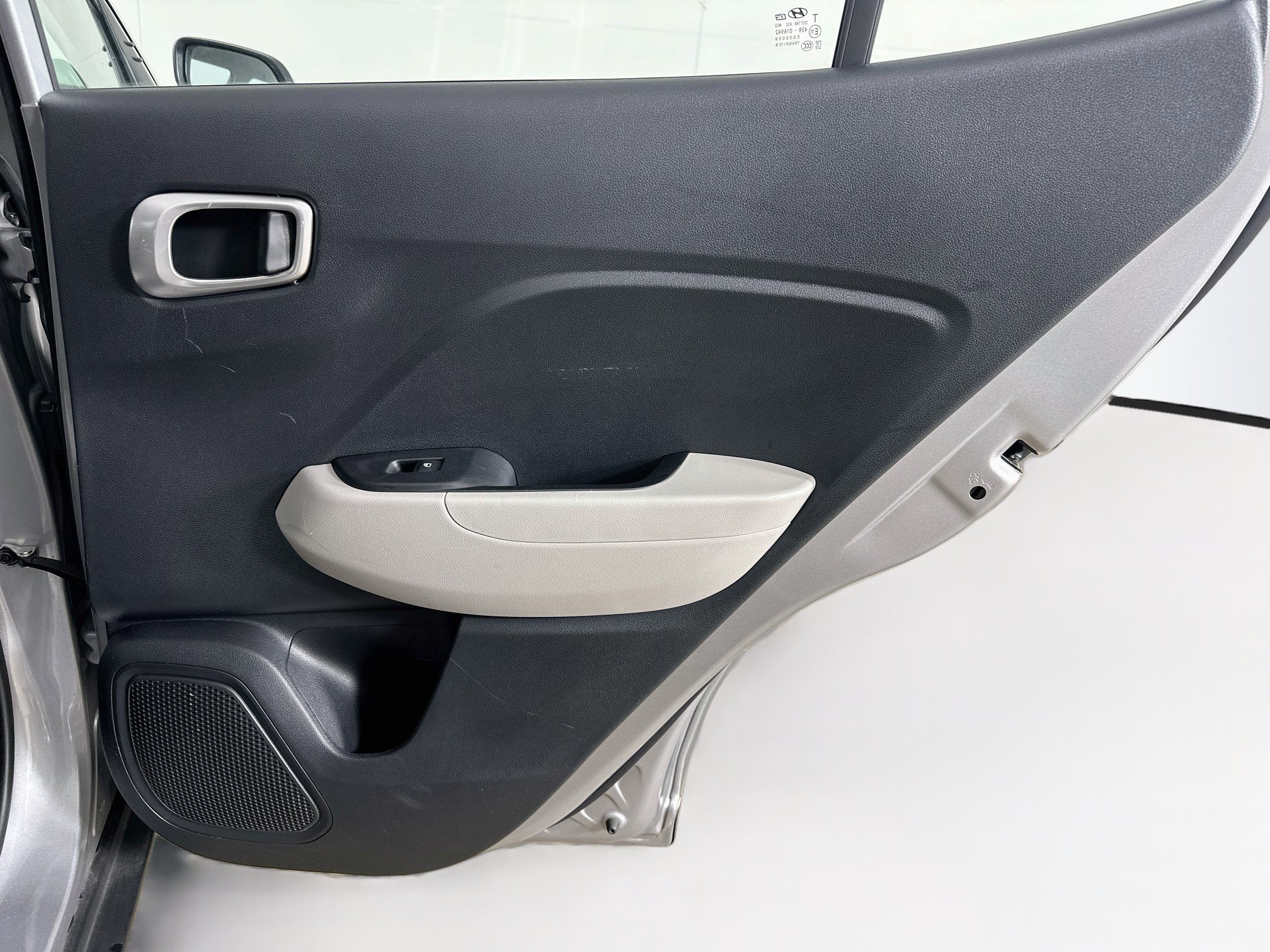 Used 2025 Hyundai Venue SEL FWD image 28