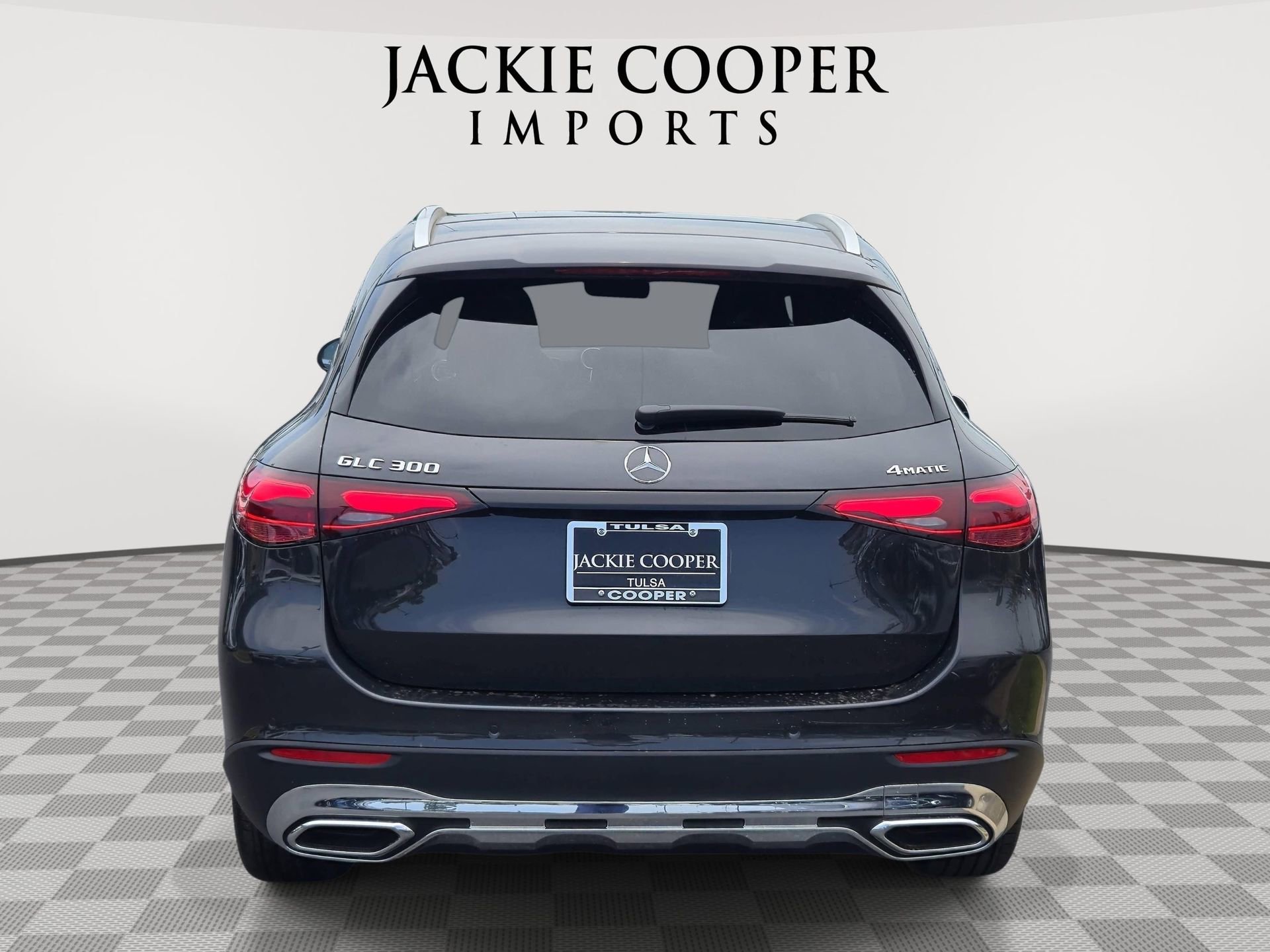 Used 2025 Mercedes-Benz GLC 300 4MATIC image 4