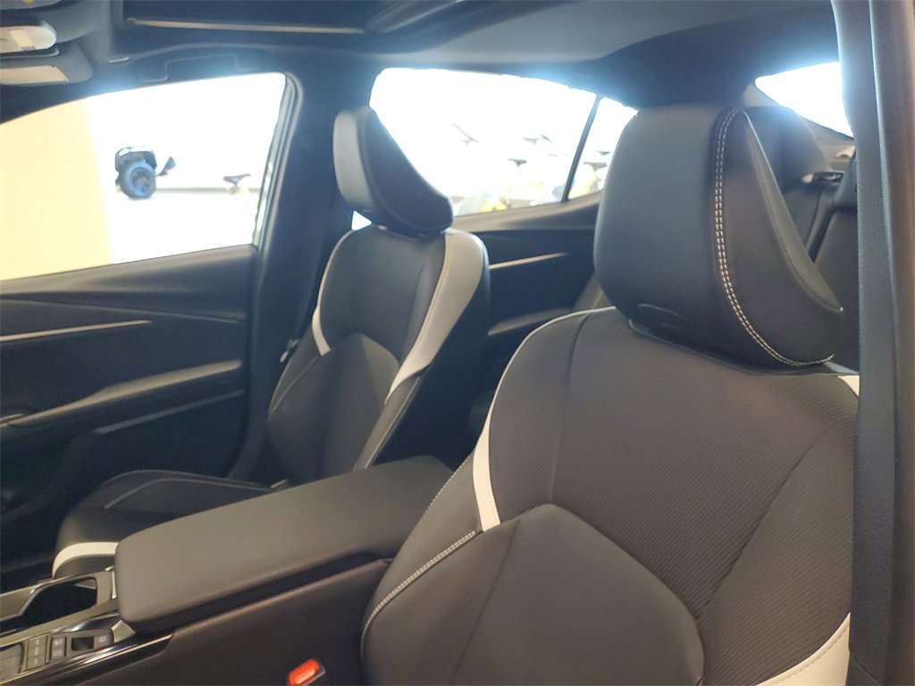 Used 2025 Toyota Camry SE w/ Convenience Package image 16