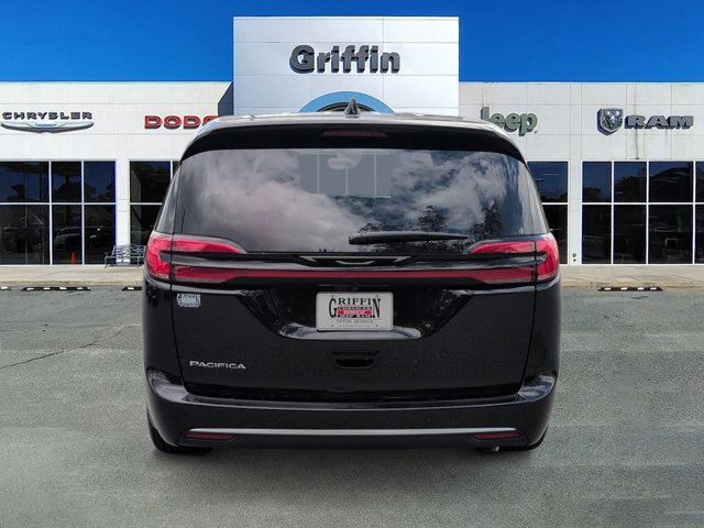 New 2027 Chrysler Pacifica Select FWD image 8