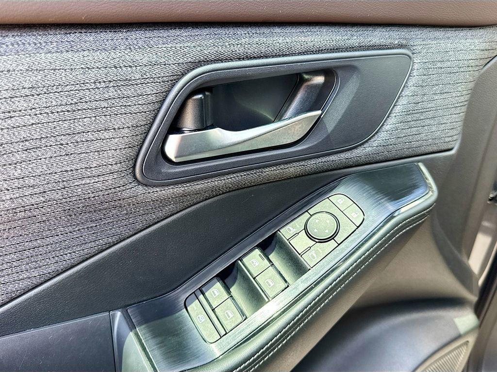 Used 2023 Nissan Rogue SV FWD image 17