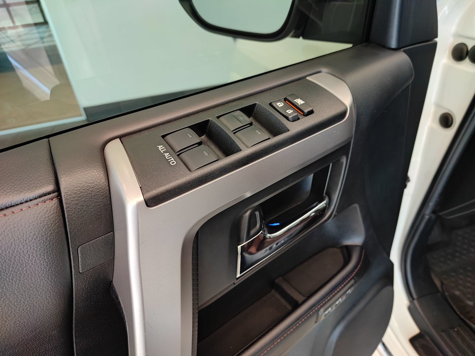Used 2023 Toyota 4Runner Limited AWD/4WD image 9