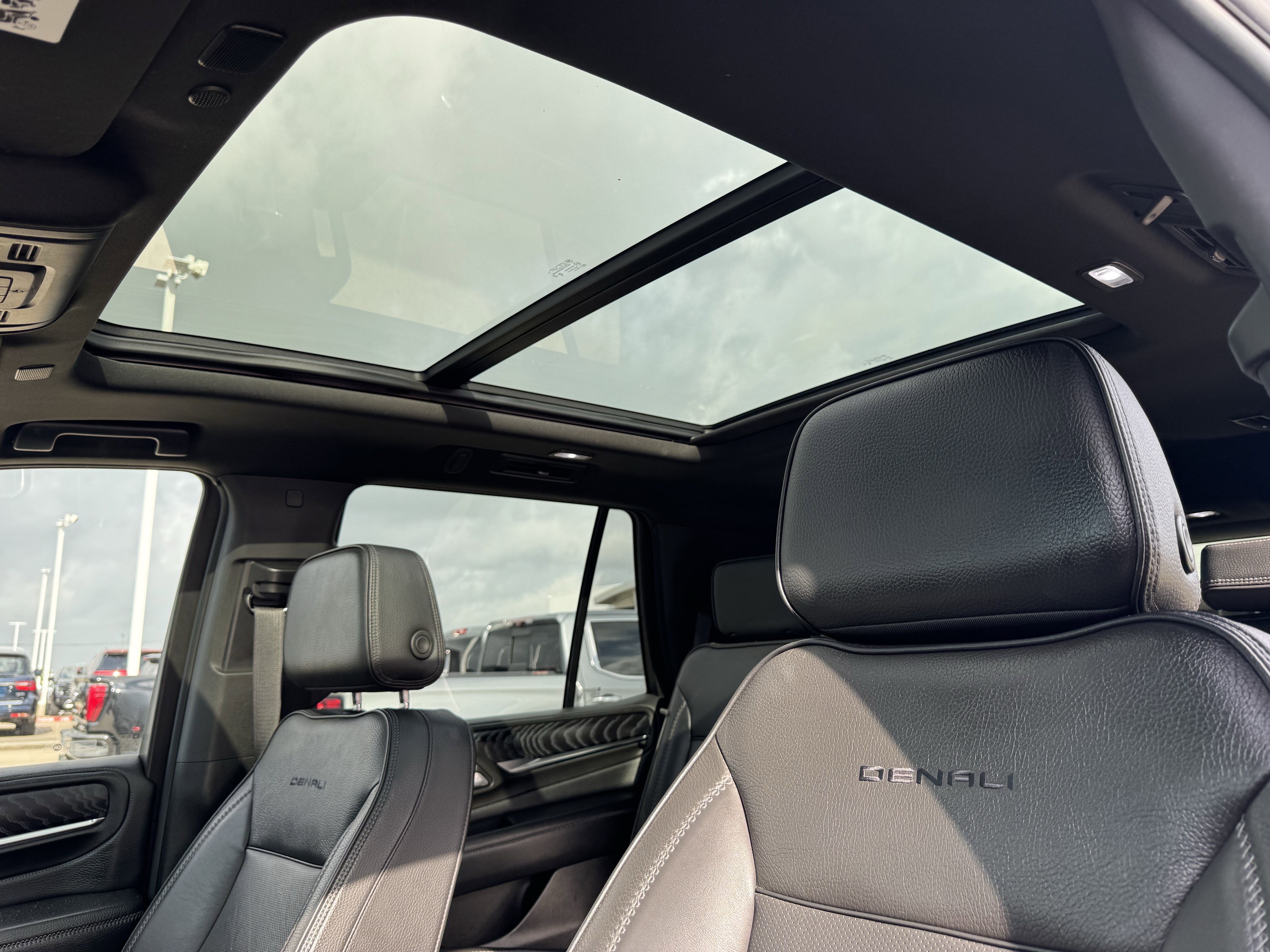 Used 2023 GMC Yukon Denali image 27