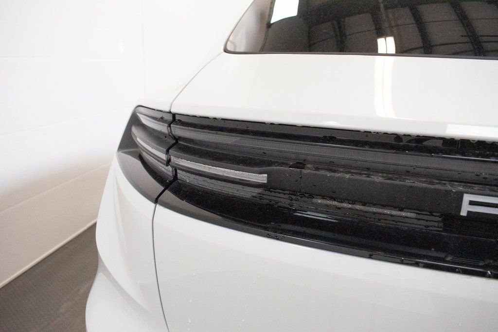 Used 2025 Porsche Macan 4S Electric image 8