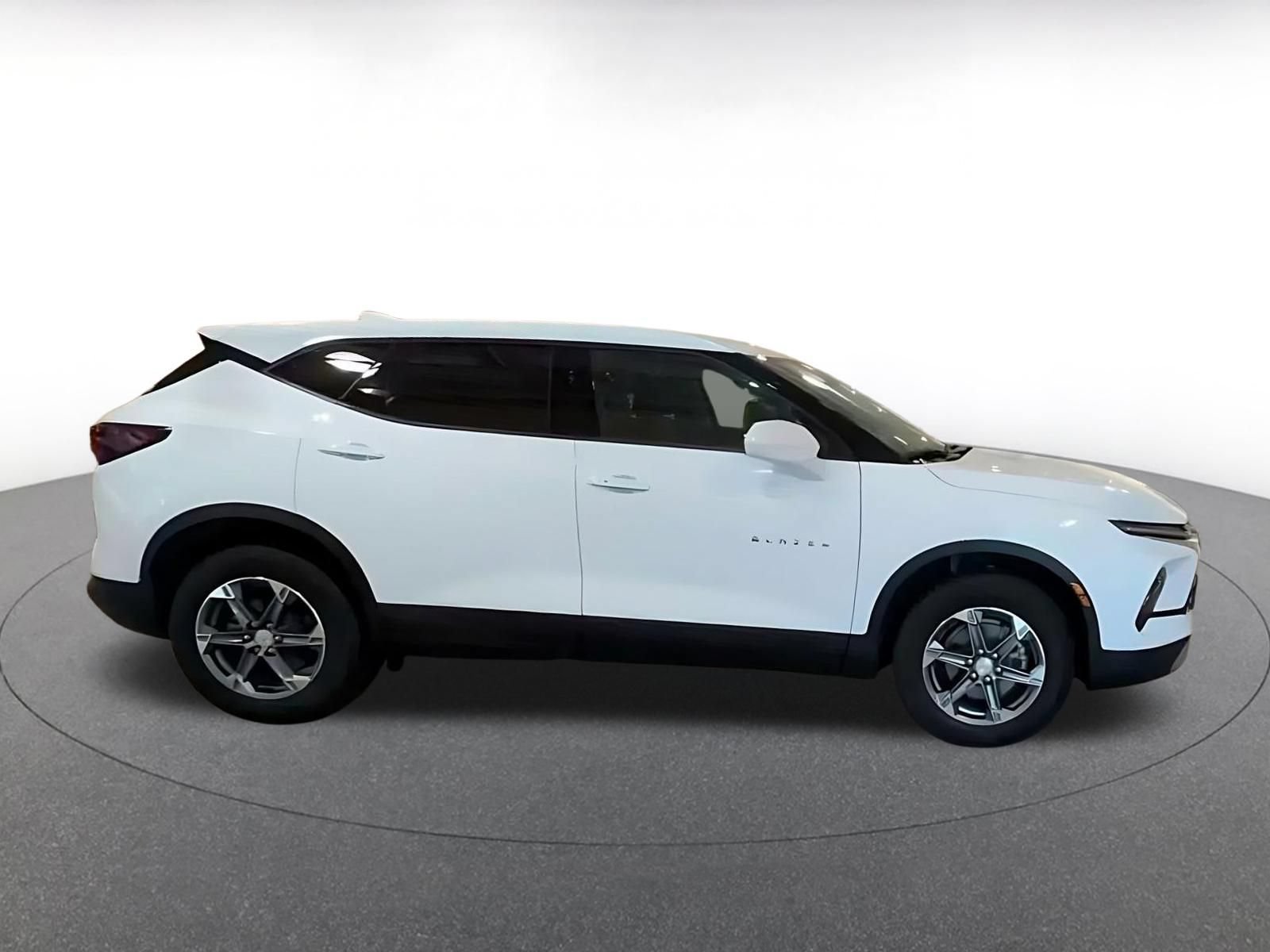 Used 2025 Chevrolet Blazer LT FWD image 15