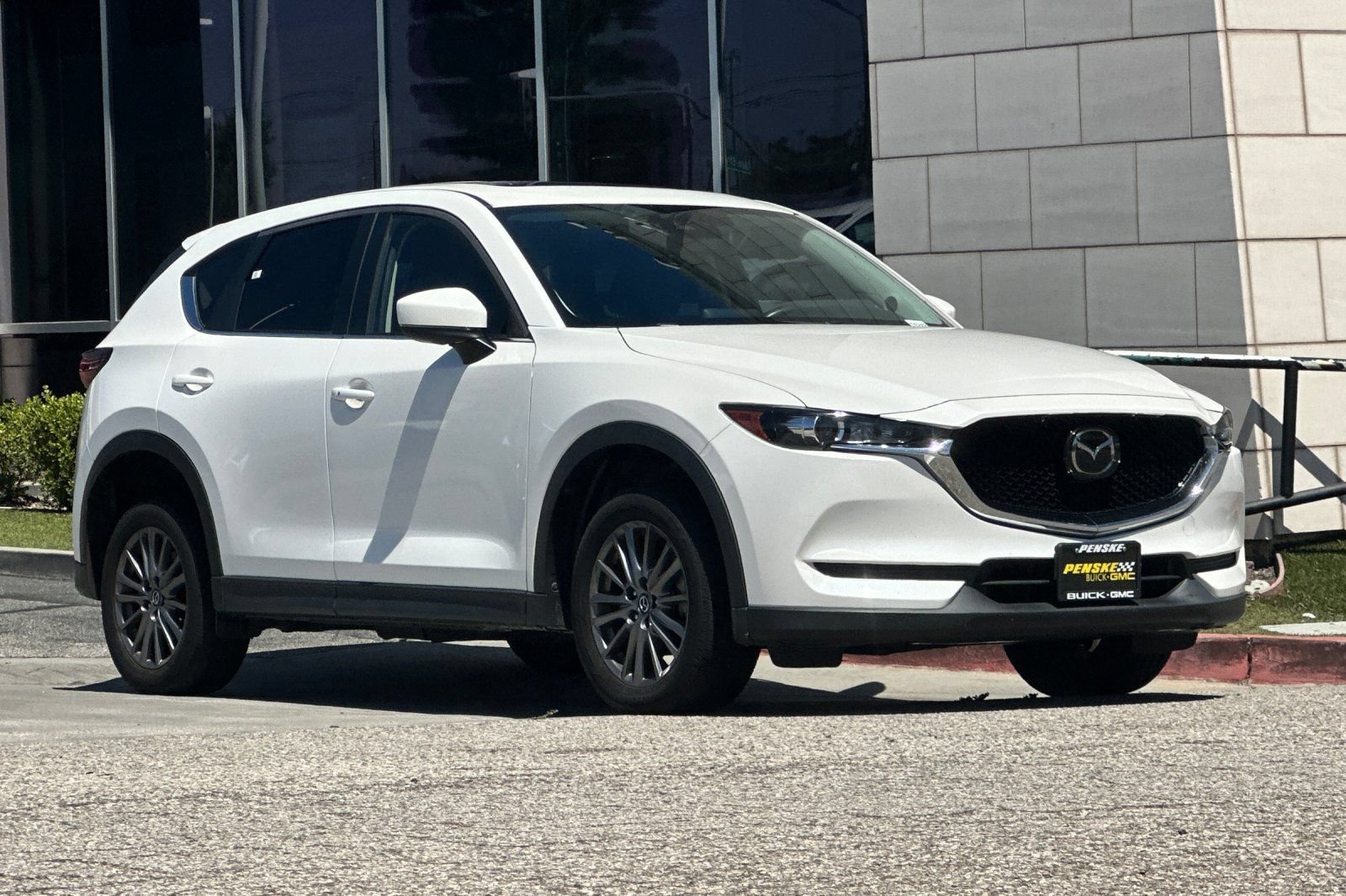 Used 2020 MAZDA CX-5 Touring FWD image 2