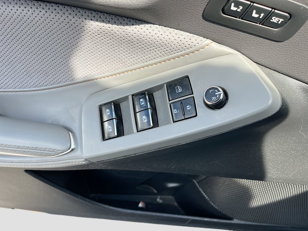 Used 2019 Toyota Avalon Touring w/ Advanced Safety Package FWD image 18