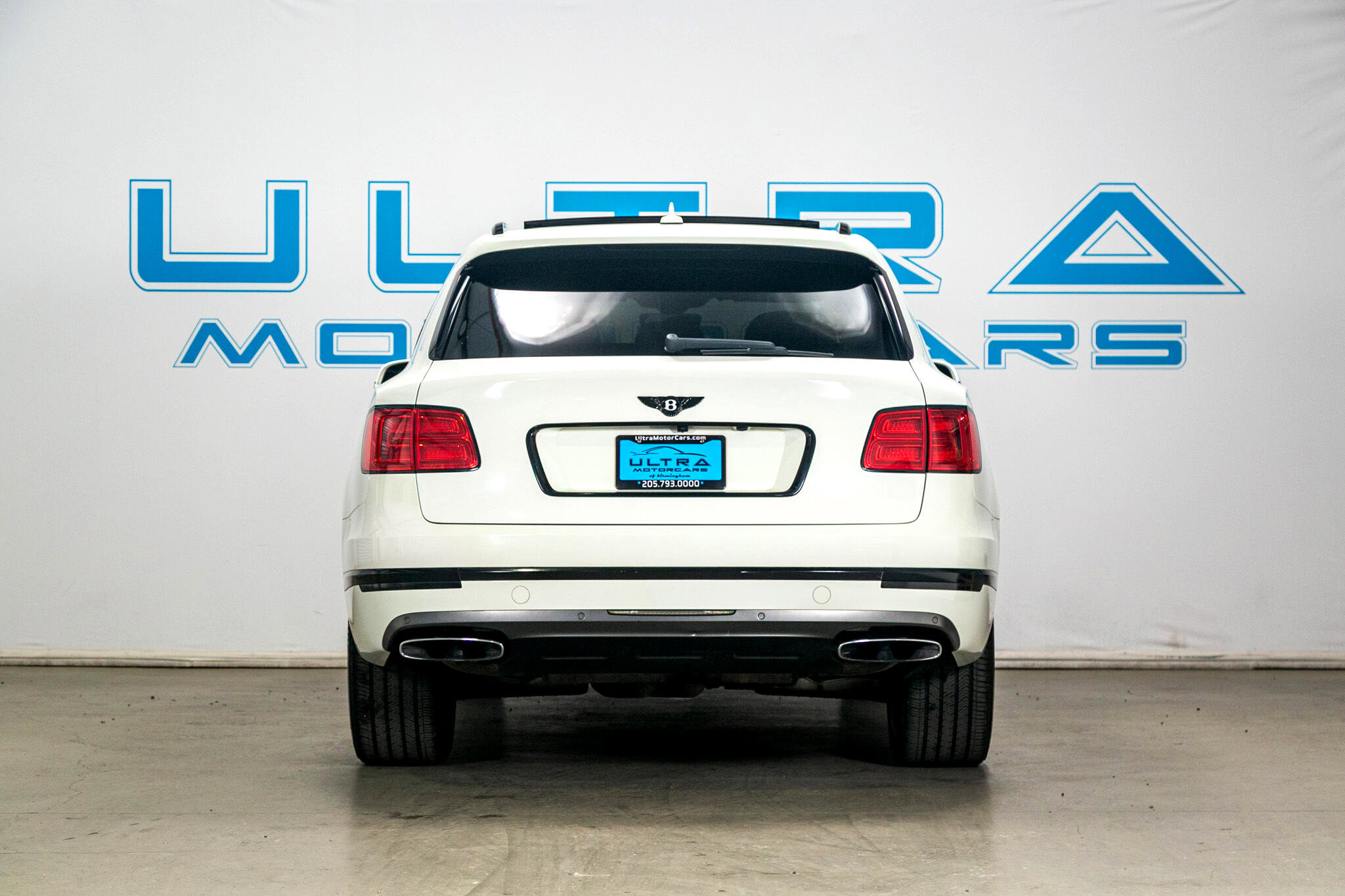 Used 2017 Bentley Bentayga image 11