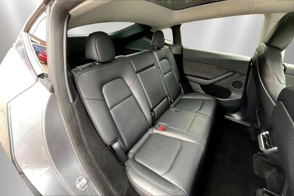 Used 2024 Tesla Model Y Long Range image 24