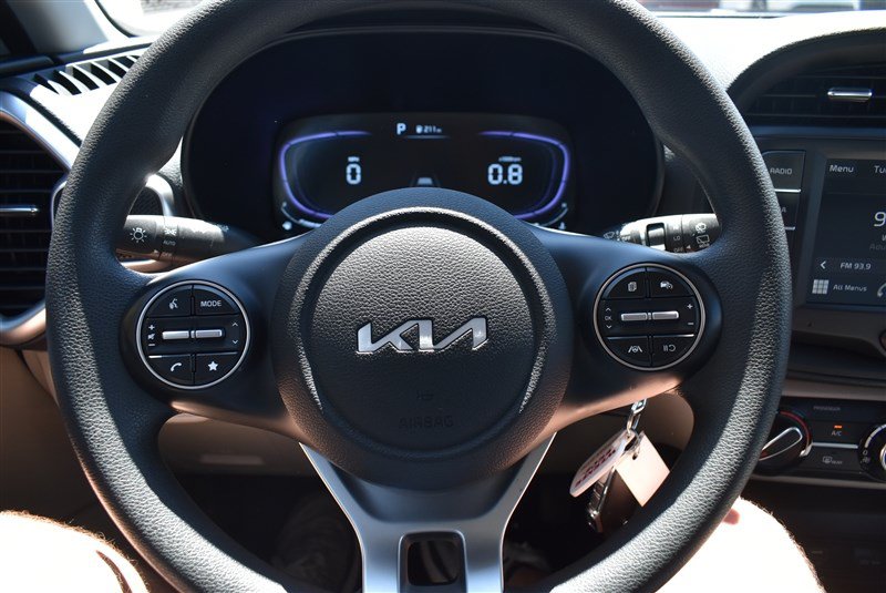 Used 2025 Kia Soul LX w/ LX Technology Package FWD image 12