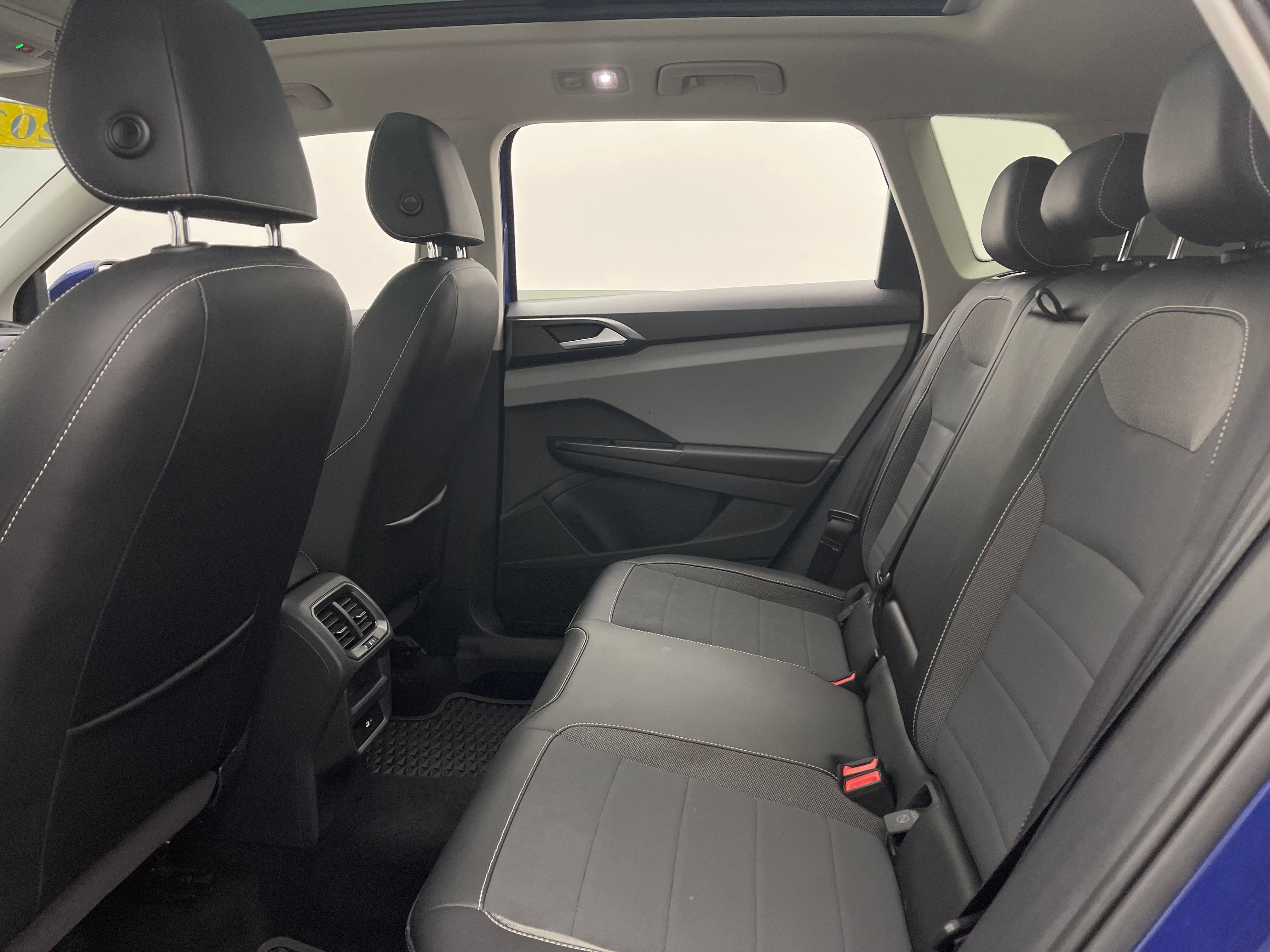 Used 2022 Volkswagen Taos SE w/ Panoramic Sunroof Package FWD image 38