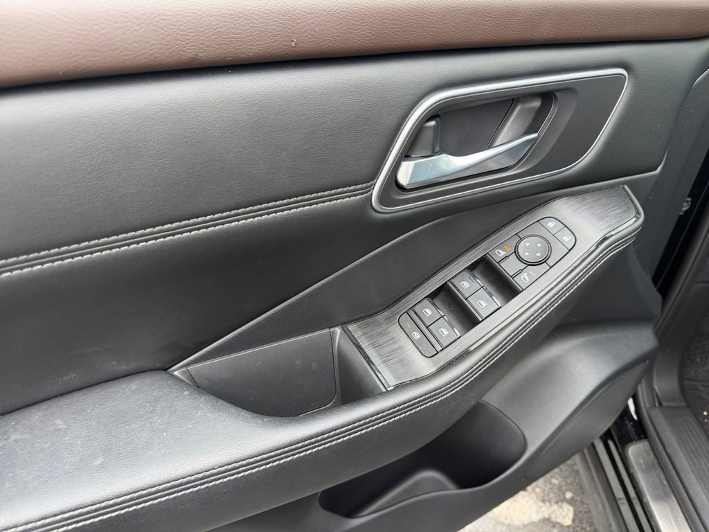 Used 2021 Nissan Rogue SV w/ Premium Package FWD image 11