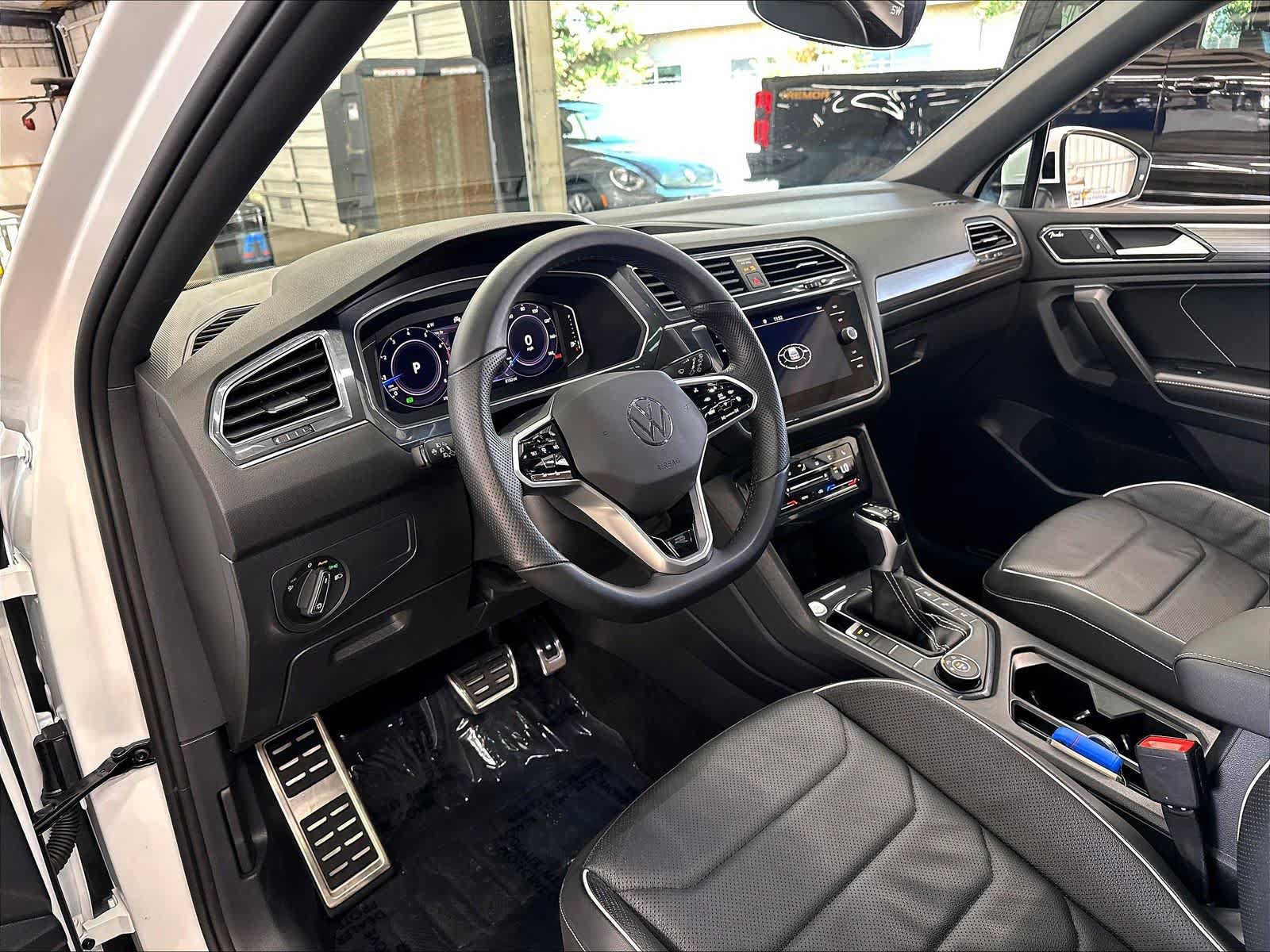 Used 2023 Volkswagen Tiguan SEL R-Line AWD/4WD image 20