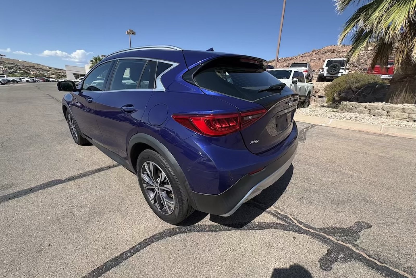 Used 2017 INFINITI QX30 Premium w/ Navigation Package AWD/4WD image 3