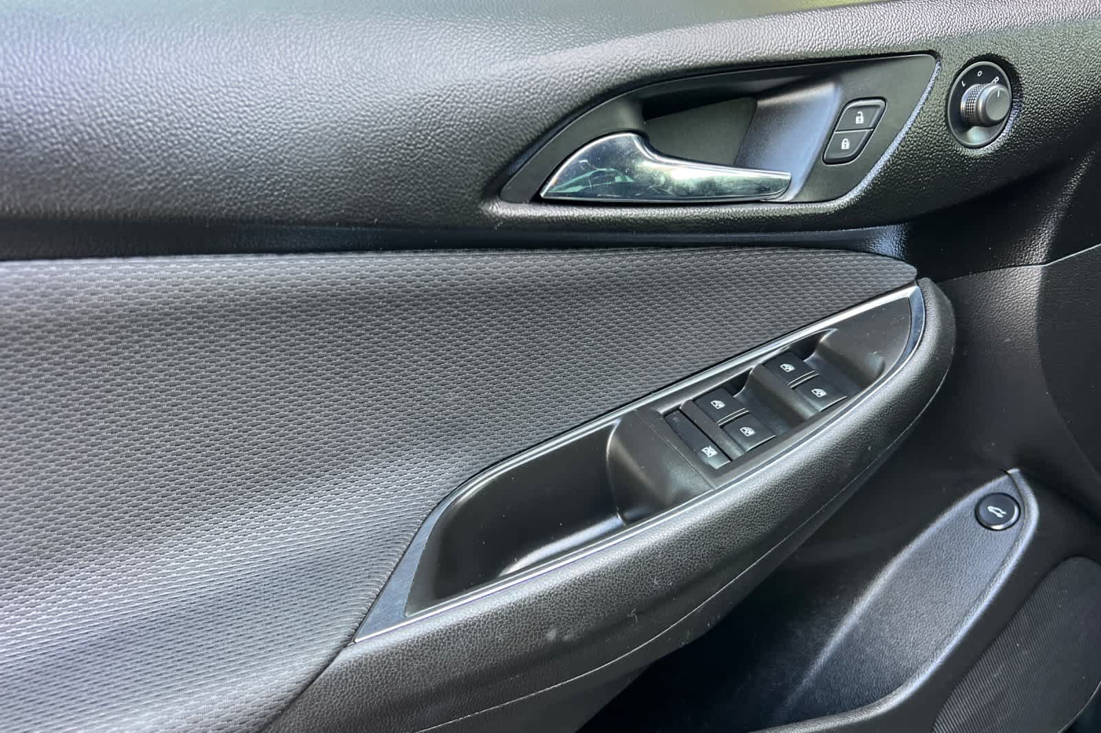 Used 2018 Chevrolet Cruze LT FWD image 12