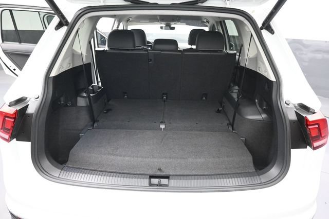 Used 2022 Volkswagen Tiguan SE FWD image 33