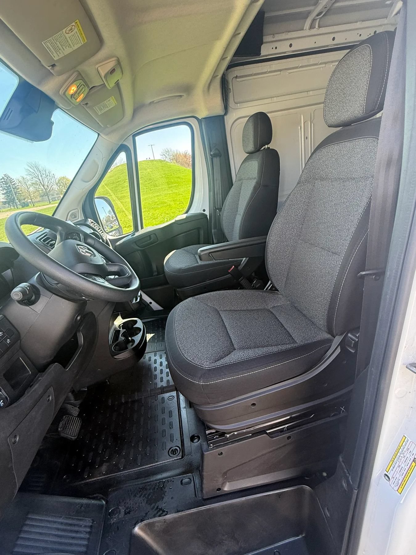 Used 2024 RAM ProMaster 2500 w/ Convenience Group FWD image 9