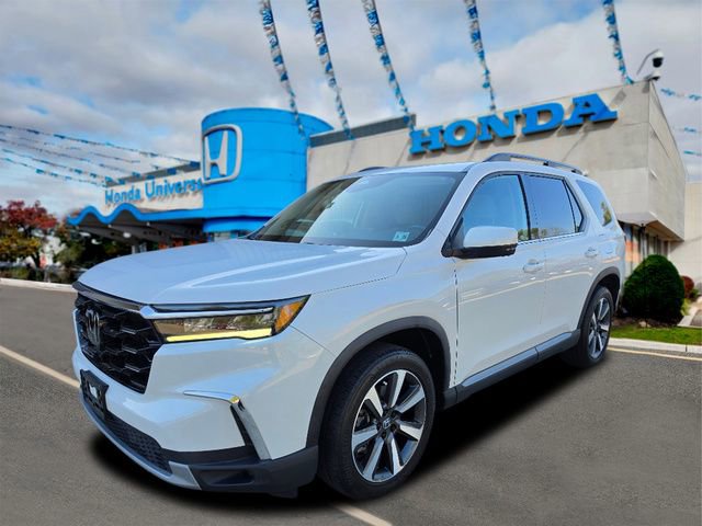 Used 2023 Honda Pilot Touring image 1