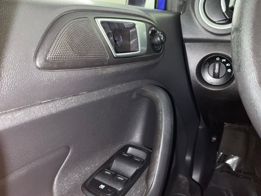 Used 2015 Ford Fiesta Titanium FWD image 19