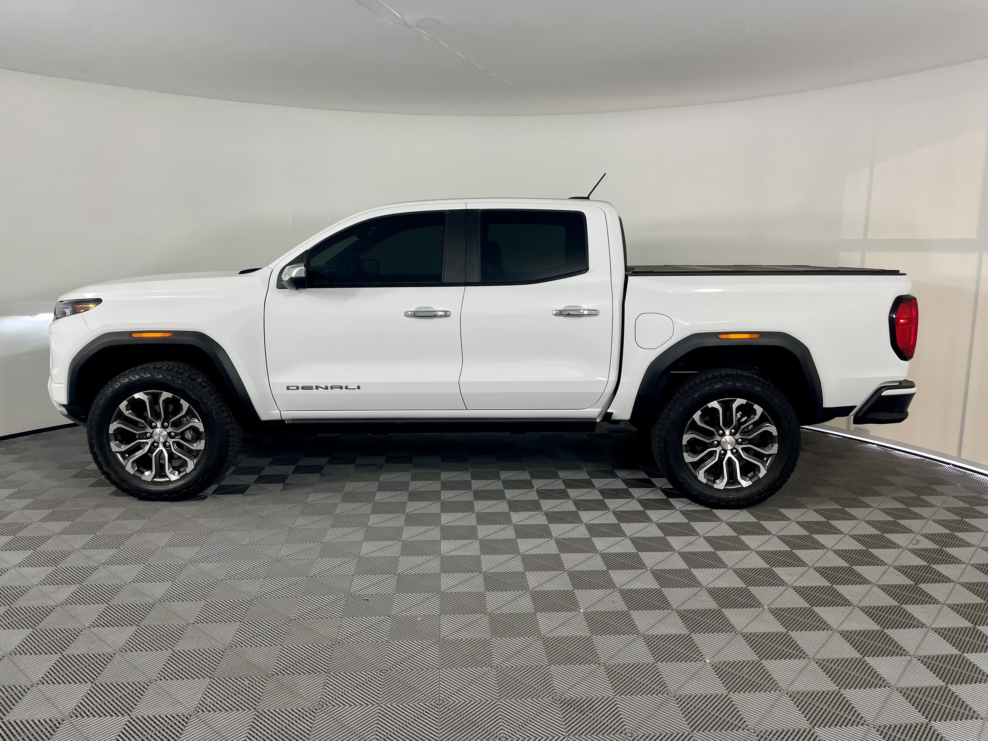 Used 2026 GMC Canyon Denali AWD/4WD image 2