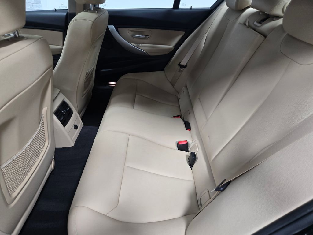 Used 2018 BMW 320i xDrive Sedan w/ Convenience Package image 30