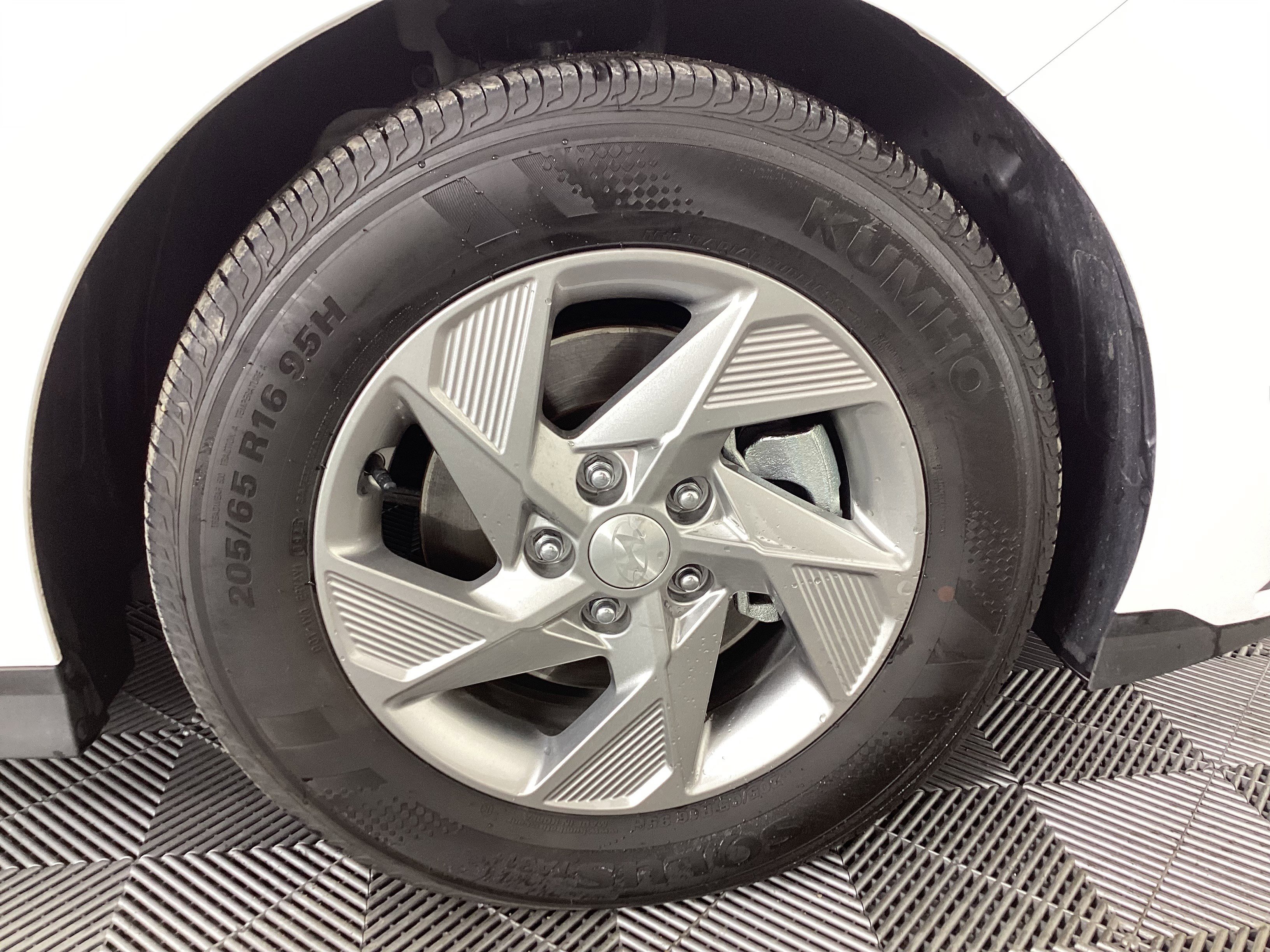 Certified 2025 Hyundai Sonata SE image 13