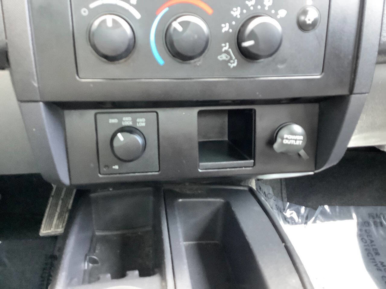 Used 2010 Dodge Dakota ST w/ Extra Security Group AWD/4WD image 39