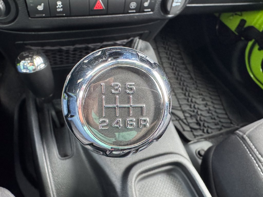 Used 2013 Jeep Wrangler Unlimited Rubicon w/ Dual Top Group AWD/4WD image 19
