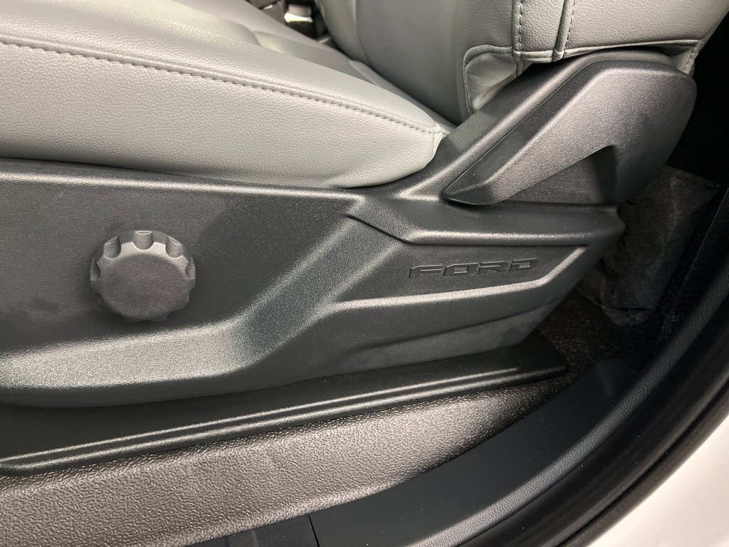 New 2025 Ford F550 4x4 Regular Cab Super Duty image 27