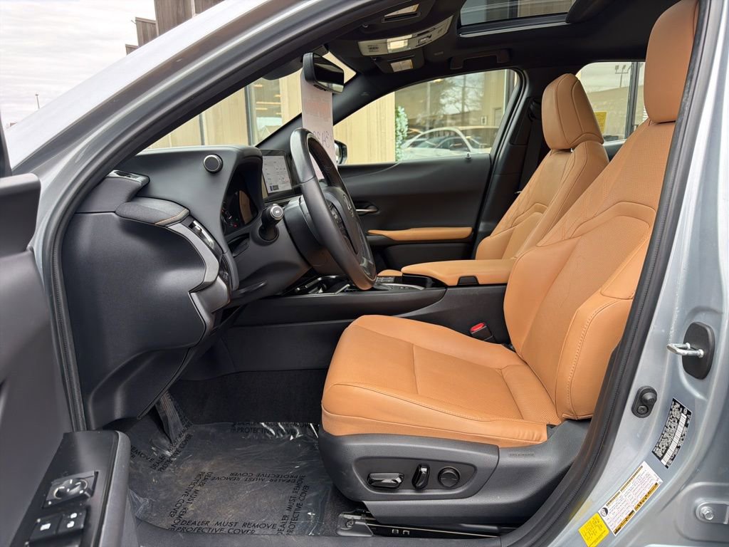 Used 2023 Lexus UX 250h AWD w/ Premium Package image 10