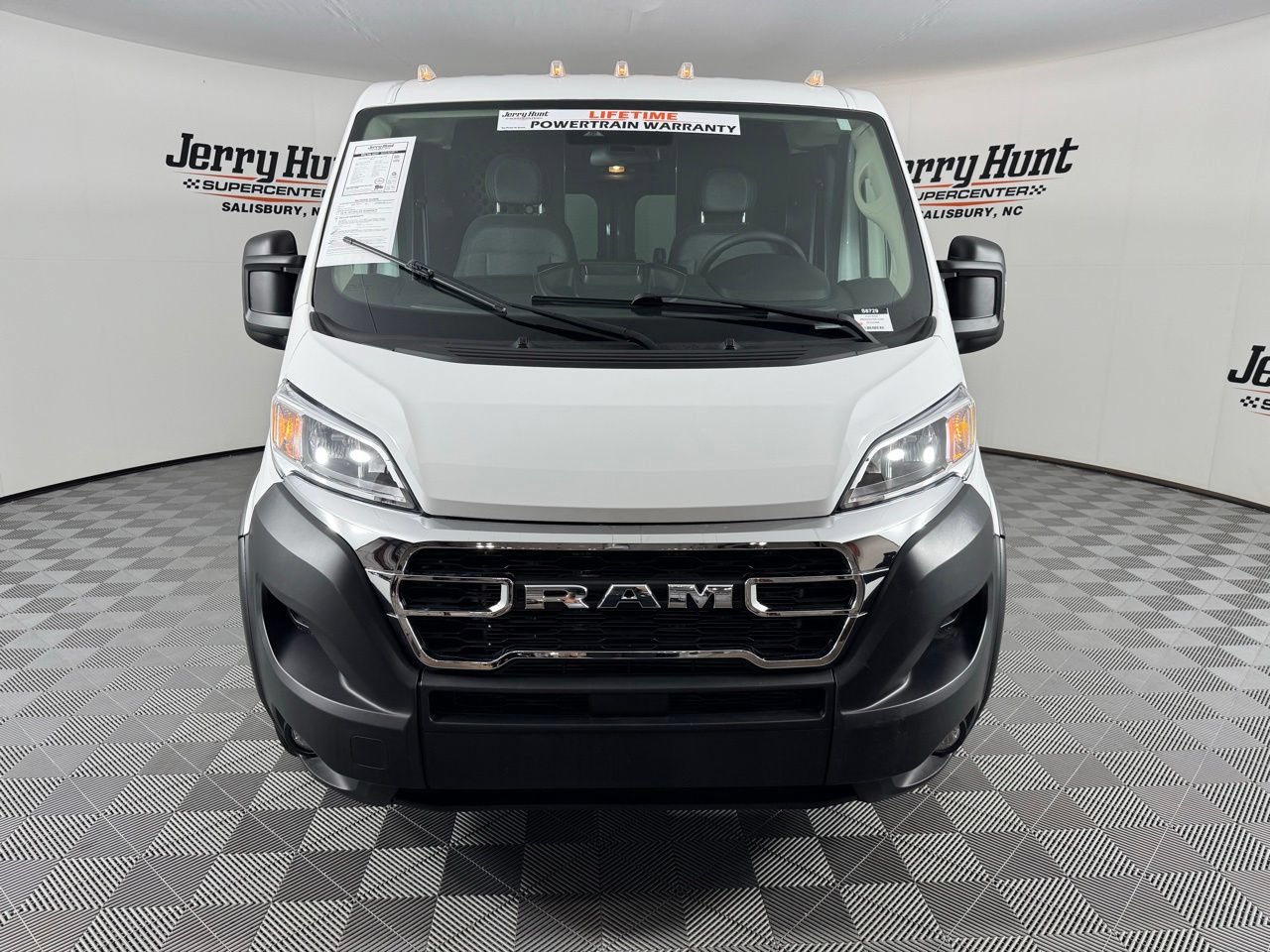 Used 2025 RAM ProMaster 2500 w/ U-Haul Equipment Group FWD image 4