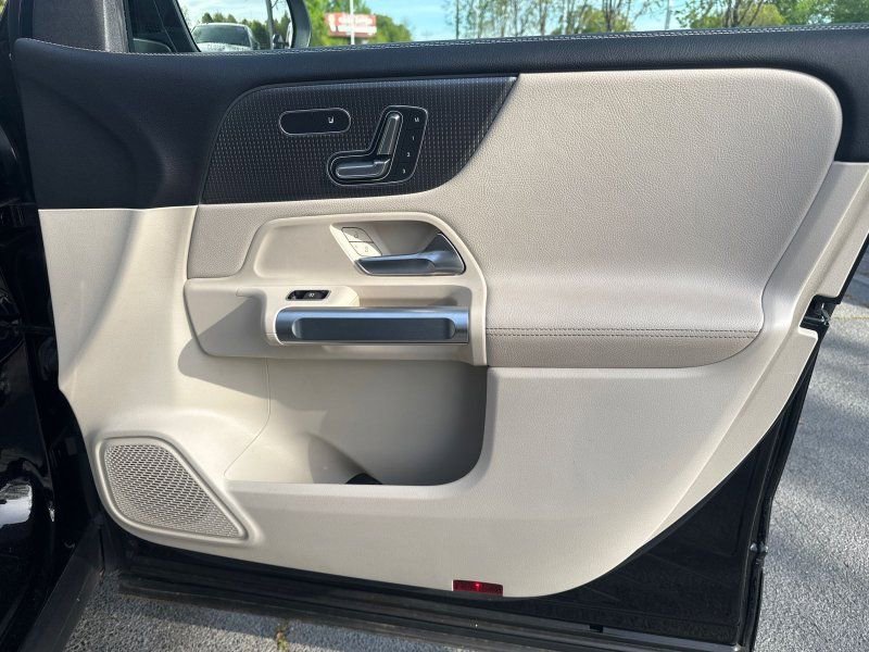 Used 2020 Mercedes-Benz GLB 250 image 12