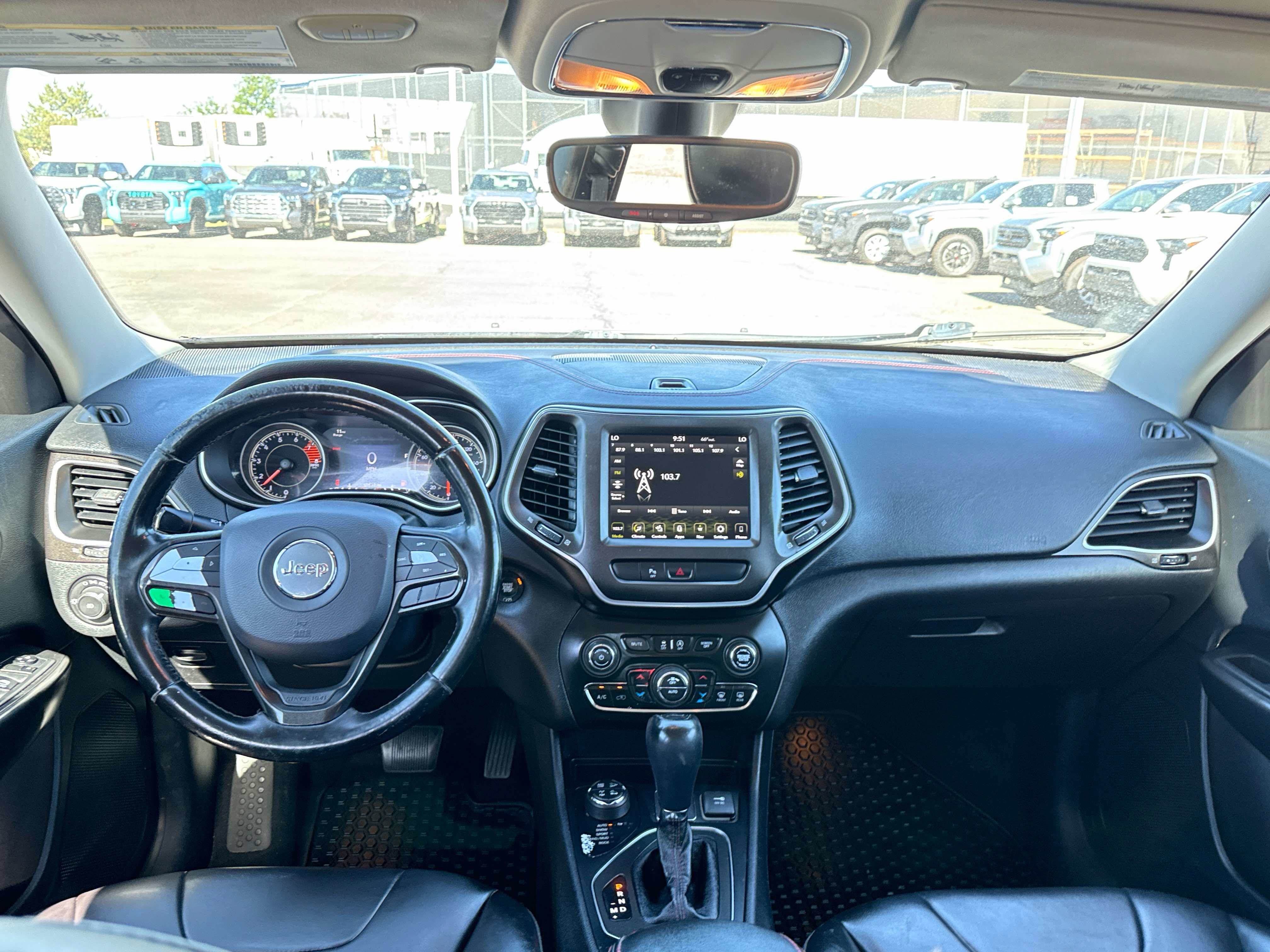 Used 2020 Jeep Cherokee Trailhawk w/ Comfort/Convenience Group AWD/4WD image 13