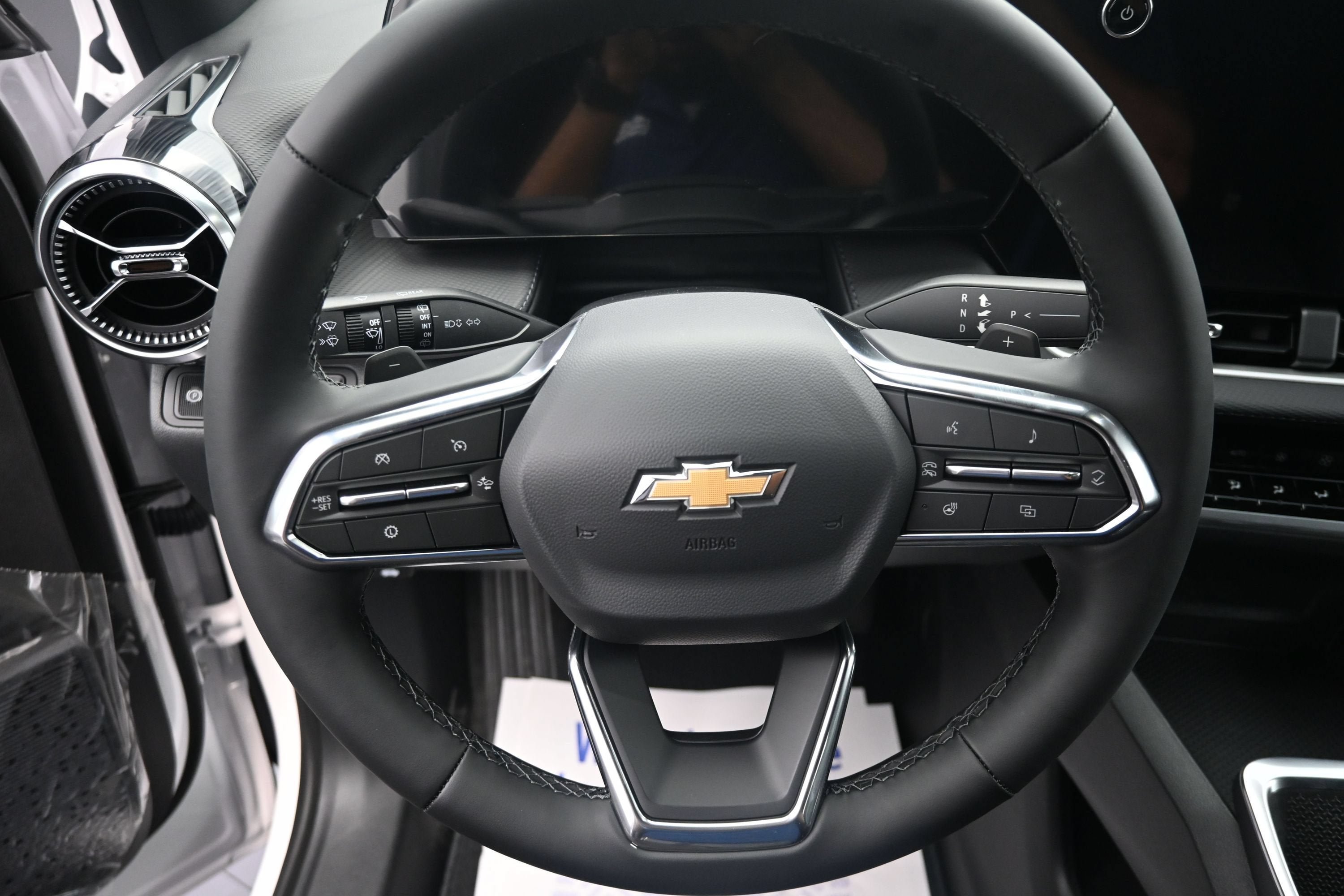 New 2027 Chevrolet Equinox LT w/ Convenience Package II FWD image 12