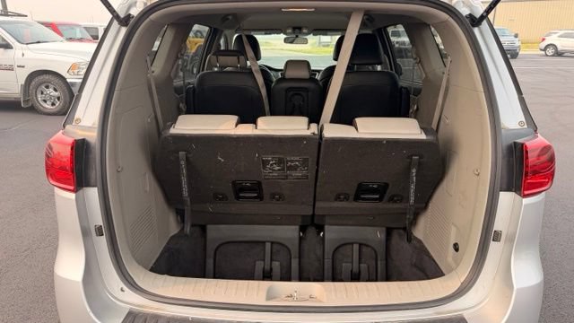 Used 2021 Kia Sedona EX FWD image 15